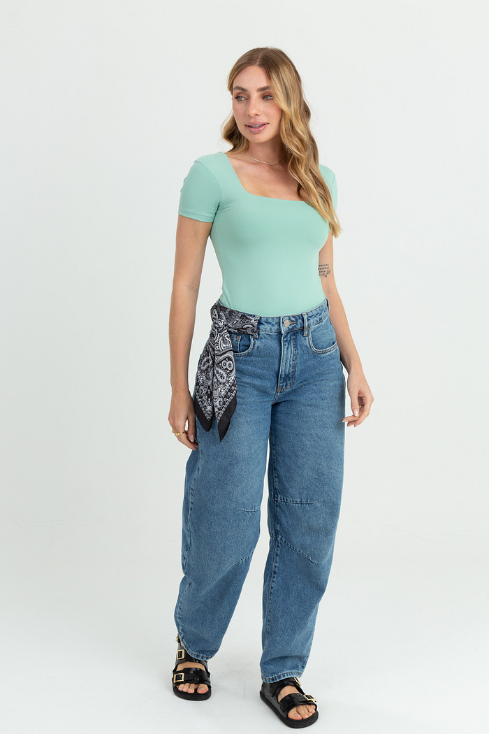 Blusa Poliamida Busto Duplo Manga Curta e Decote Quadrado