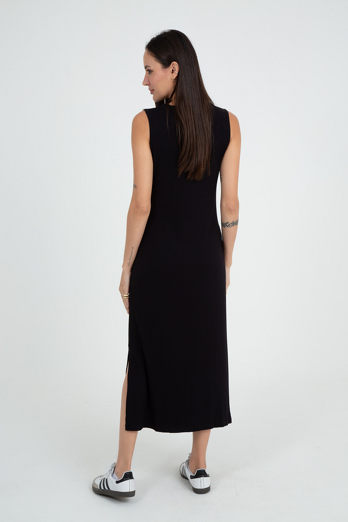 Vestido Canelado de Viscose Regata Midi Com Fenda Lateral