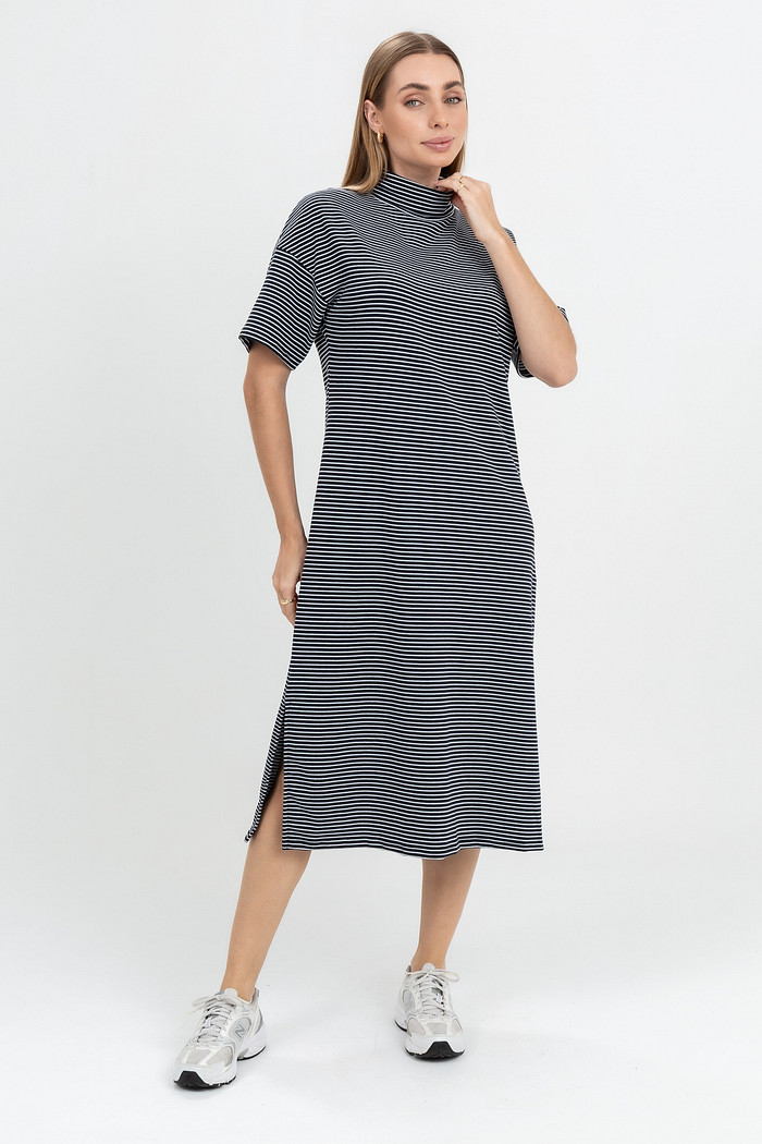 Vestido Viscolycra Gola Boba e Bolsos e Fendas Laterais