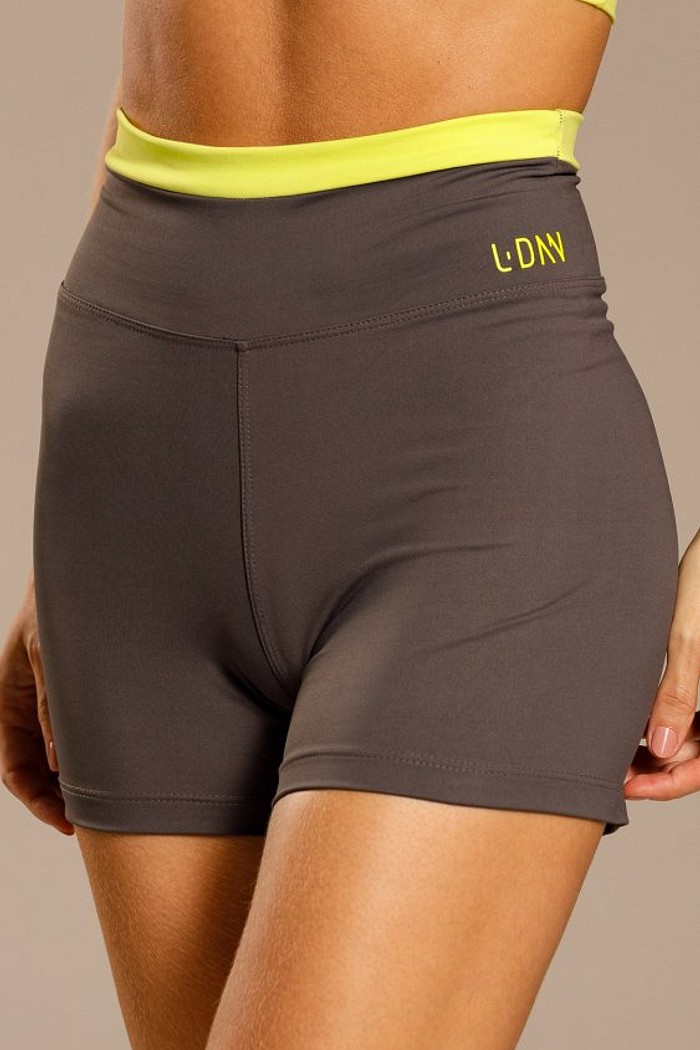 Shorts Madu Cinza Granada e Lima