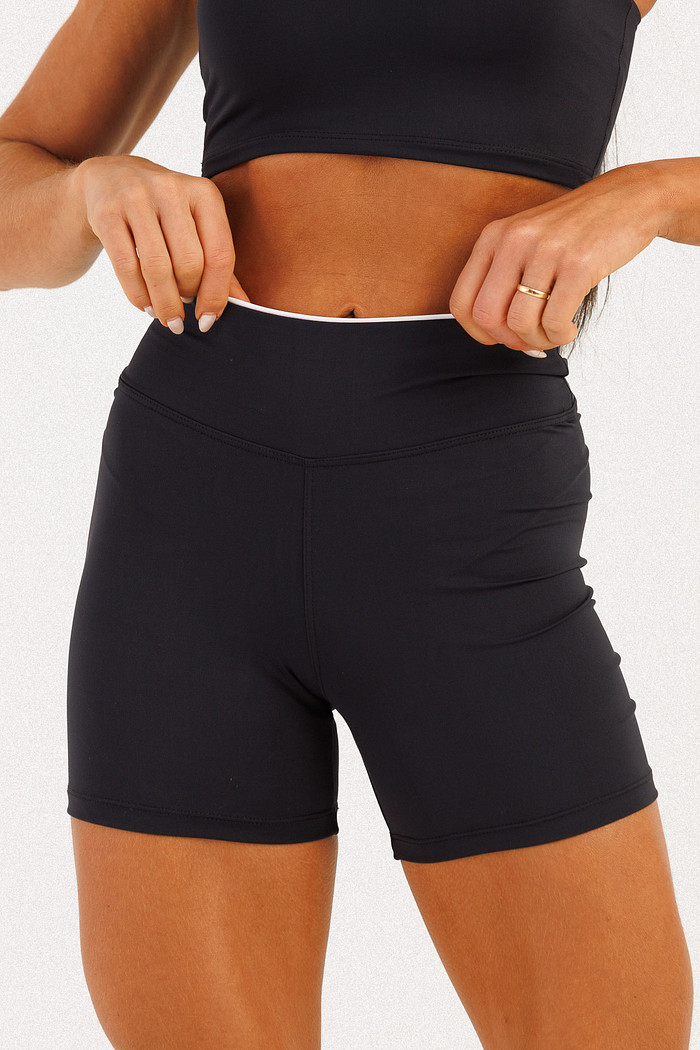 Shorts Cali Preto e Branco