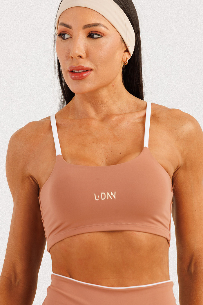 Top Cali Mocha e Branco