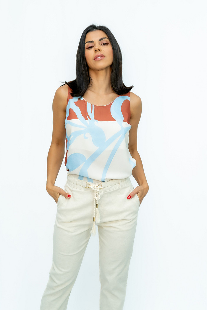 Blusa Cavada Tecido Floral Bana Bana