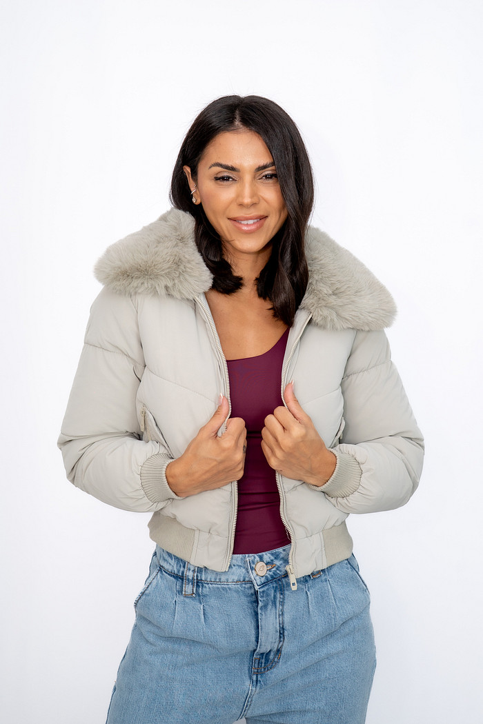 Jaqueta Nylon com Gola de Pelo Cinza