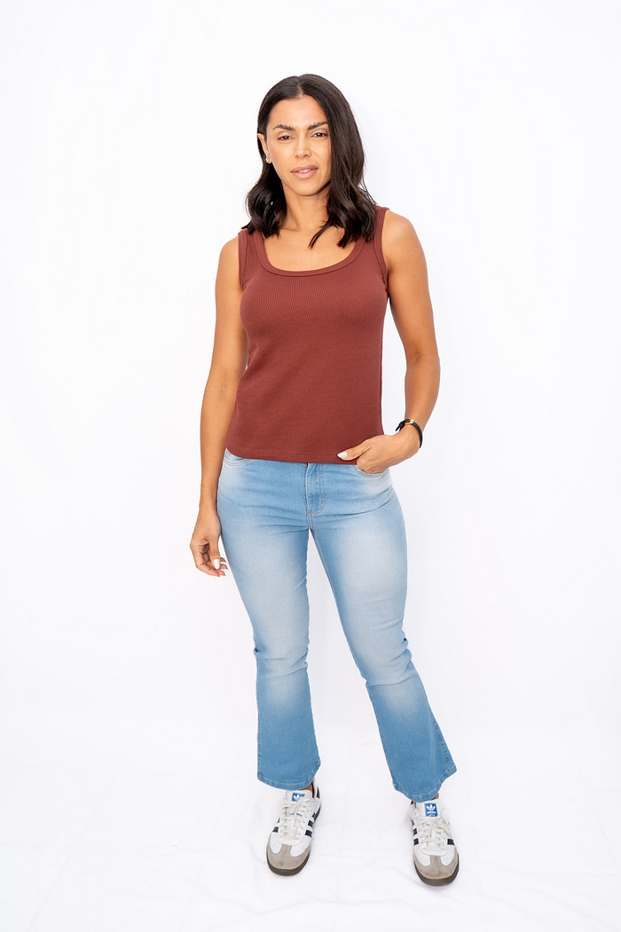 Blusa Regata Canelada Lisa Chocolate Ramo Selvagem