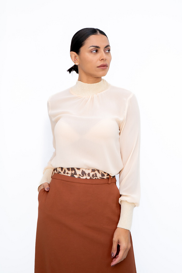 Blusa Tecido com Punho e Gola em Malha Champagne Bana Bana
