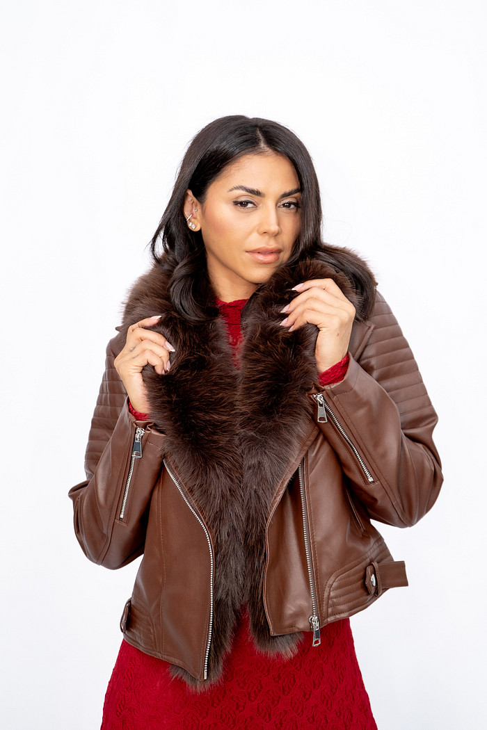 Jaqueta Curta PU Gola de Pelo Marrom