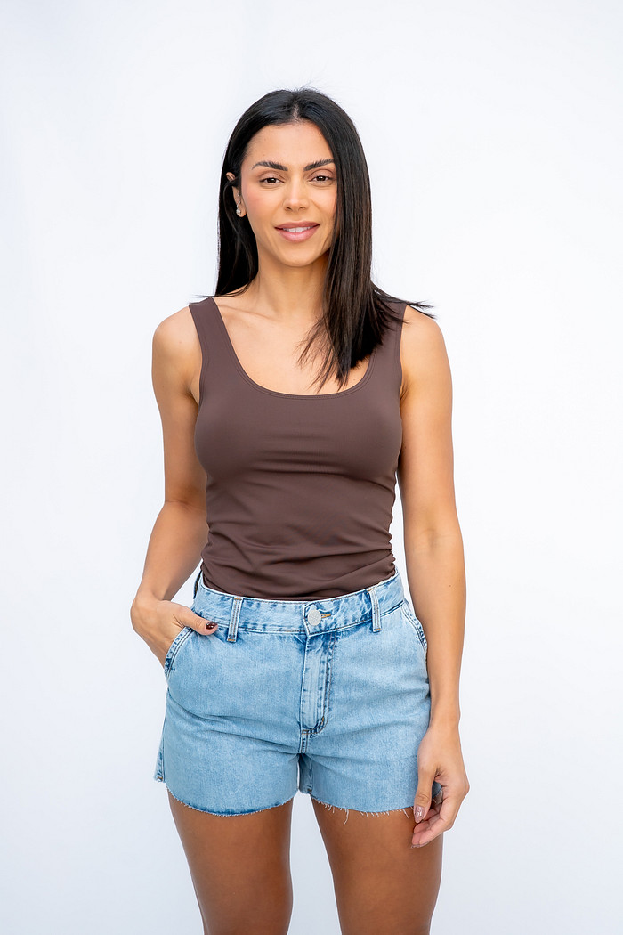 Shorts Jeans Desfiado Bolso Faca Lênis