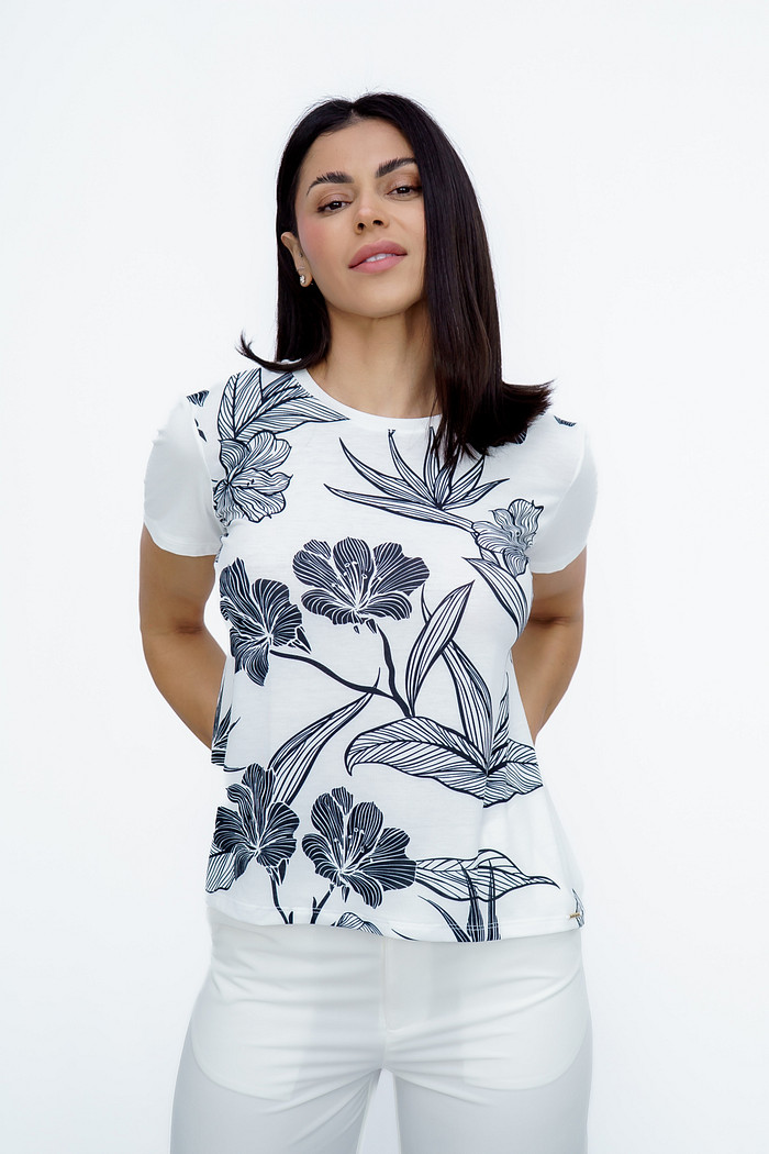 Tshirt Estampa Flores Pretas fundo Branca Bana Bana