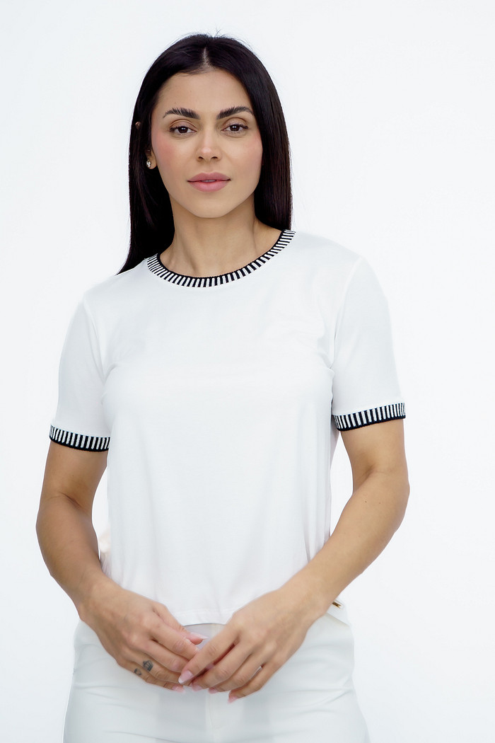 Tshirt Lisa com Gola e Mangas Detalhe em Tricot Branca Bana Bana
