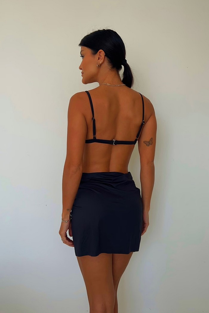 Conjunto: TOP LIS E SAIA LÍVIA BLACK