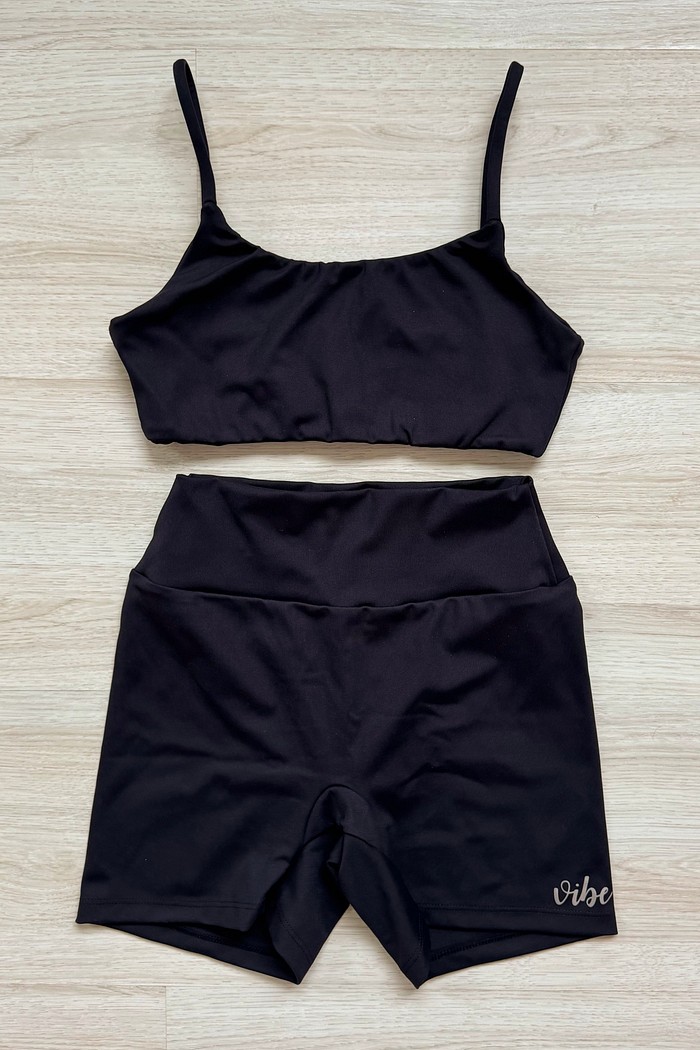 Conjunto: TOP E SHORTS BLACK