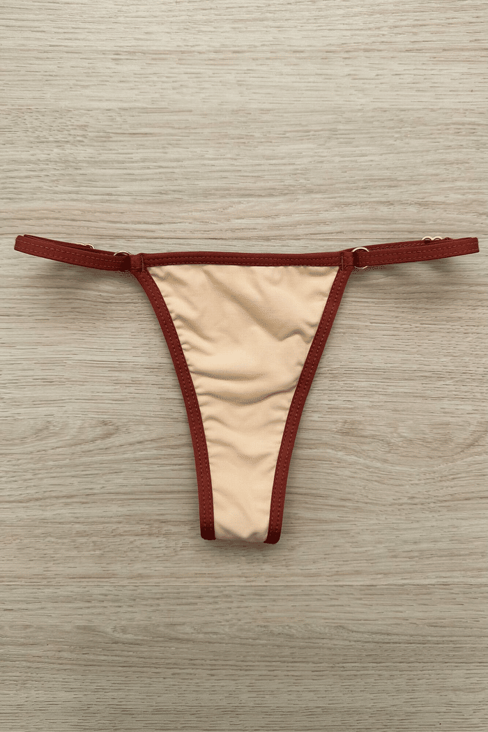 Top Simple Argol Mescla Bege - Frente do Produto Top de biquíni cortininha Top Simple Argol Mescla bege com detalhes marrons, vista frontal.