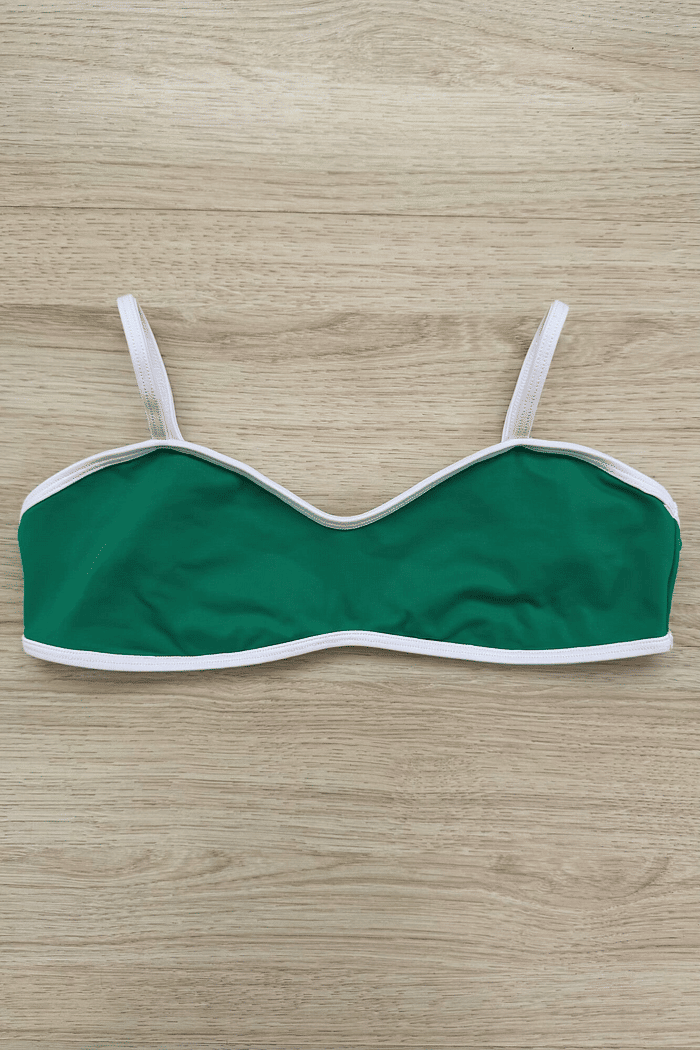 Top Biquíni Diana Brisa Verde com Contraste Branco VIBE BIKINIS Top de biquíni Diana Brisa VIBE BIKINIS verde com viés e alças brancas, vista frontal