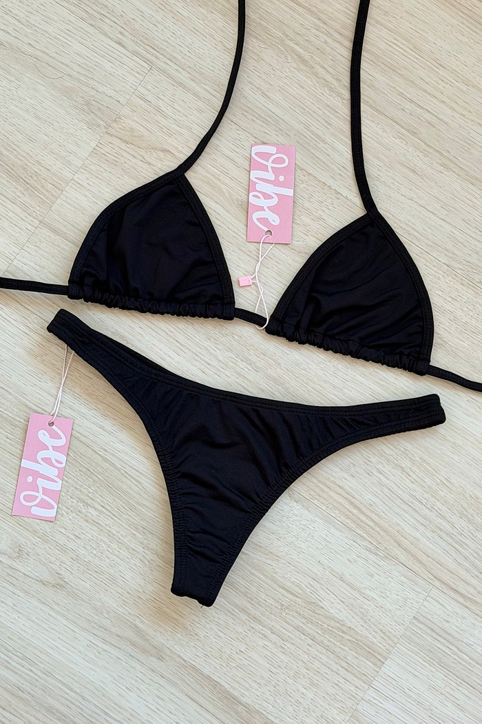 CONJUNTO: TOP SIMPLE E CALCINHA DUDA BLACK