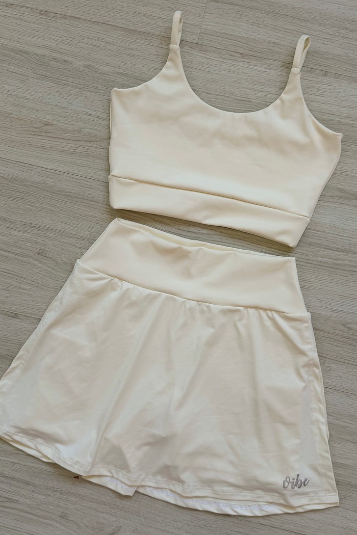 CONJUNTO: TOP E SAIA FIT BAUNILHA