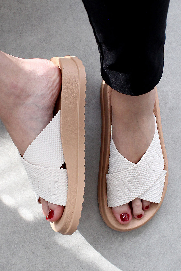 Chinelo Petite Jolie Smash com Solado Flatform Offwhite