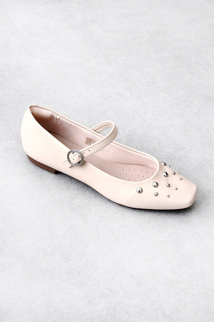 Sapatilha Elis com Tachas Bico Quadrado