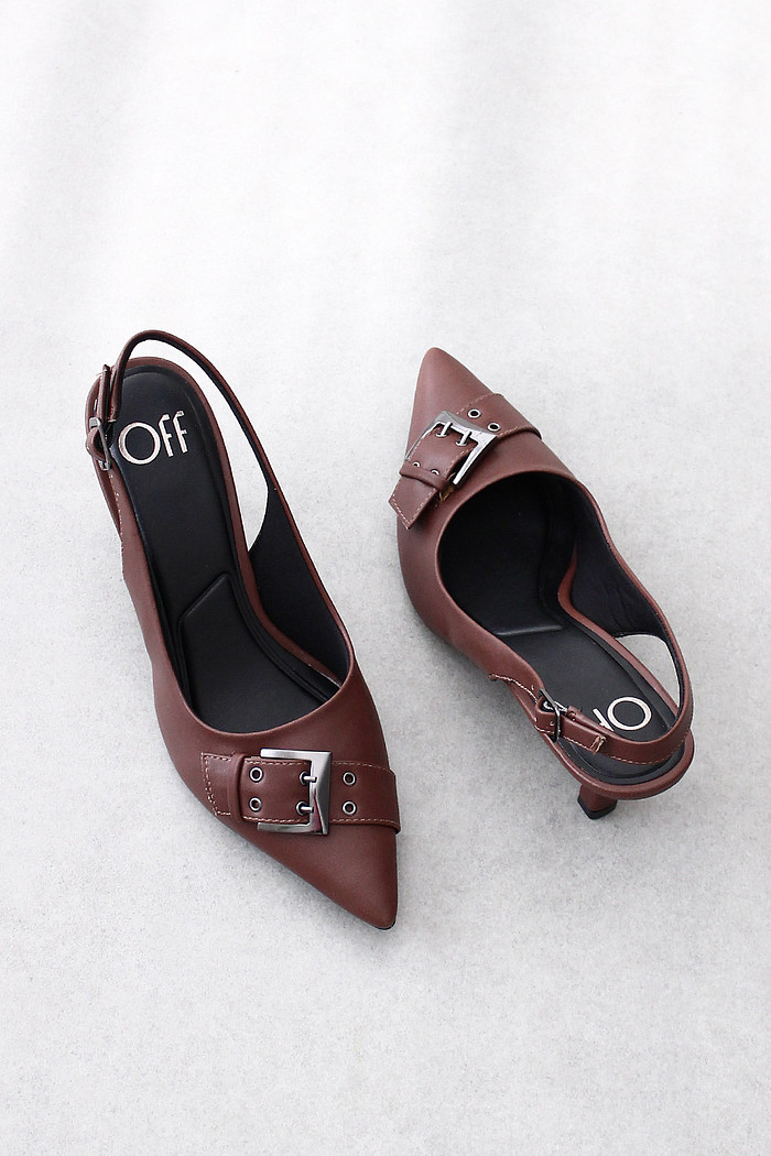 Scarpin Slingback Offline com Fivela no Bico Fino
