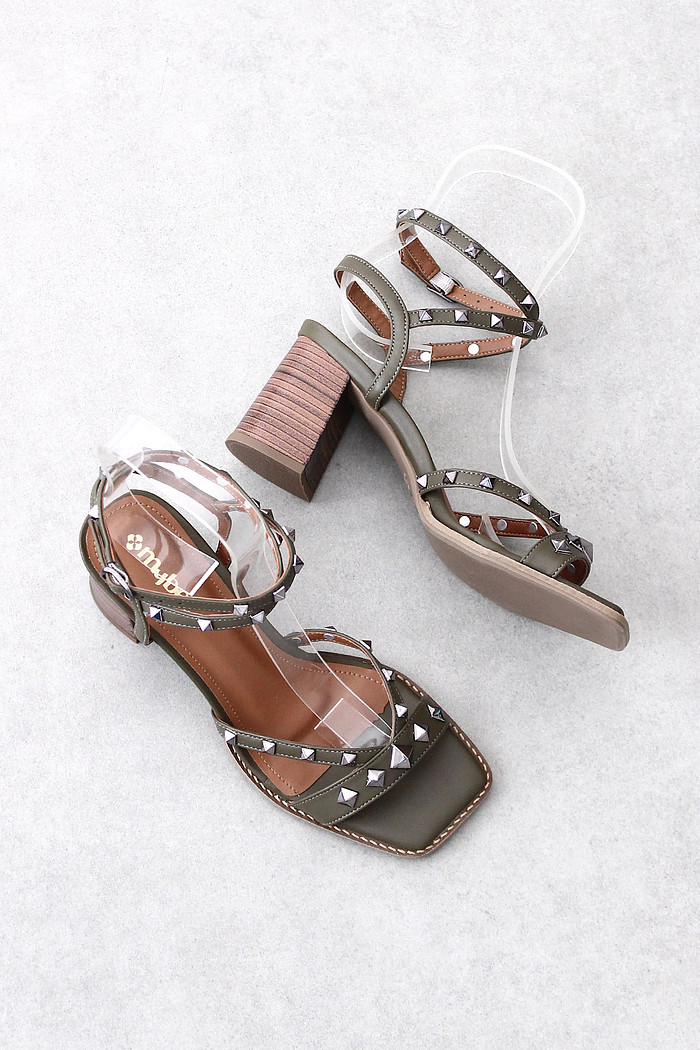 Sandália Mybez Manuela com Spikes e Salto Bloco 8cm