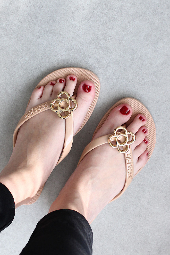 Chinelo de Dedo Petite Jolie com Solado J-Soft Nude