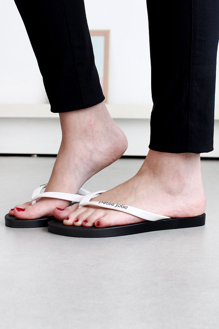 Chinelo de Dedo Petite Jolie com Solado J-Soft Preto