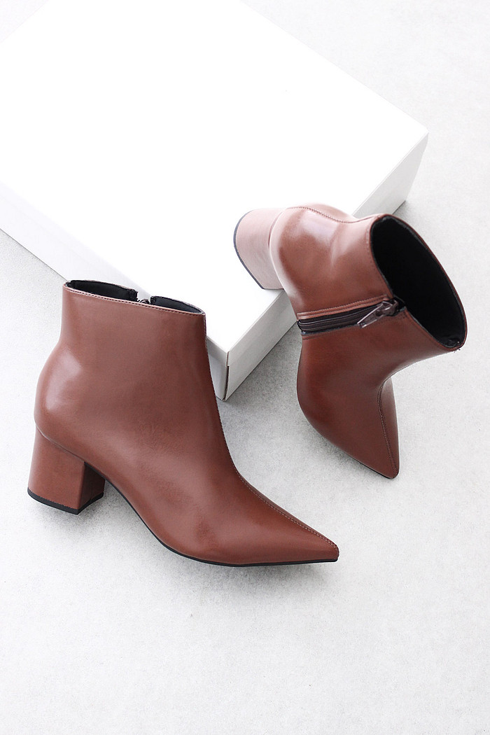 Bota Mybez Tassi Classic de Cano Curto com Salto Bloco e Bico Fino