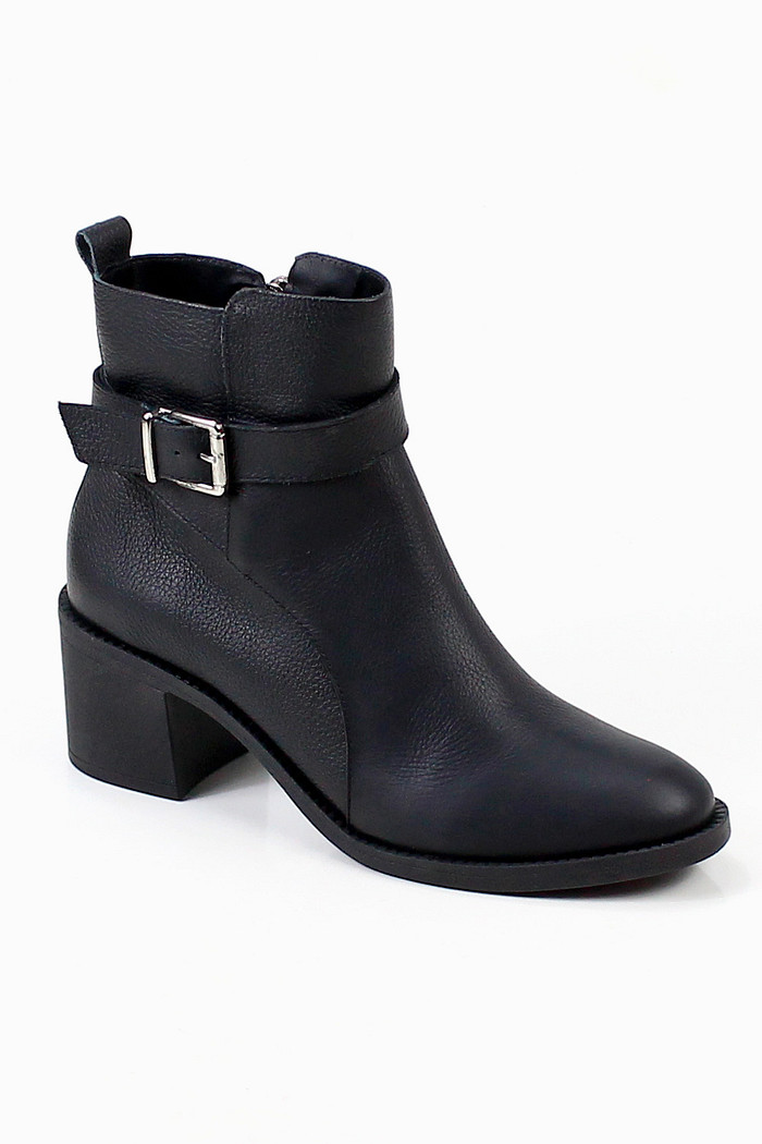 Bota Lia Line em Couro