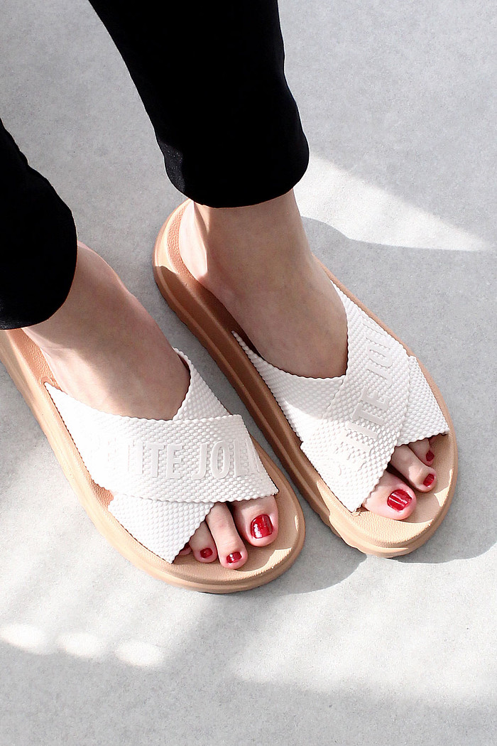 Chinelo Petite Jolie Smash com Solado Flatform Offwhite