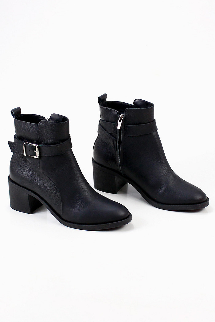 Bota Lia Line em Couro