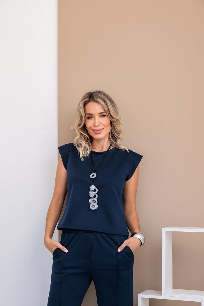 Conjunto em Neoprene com a Calça Pantalona Monica azul marinho