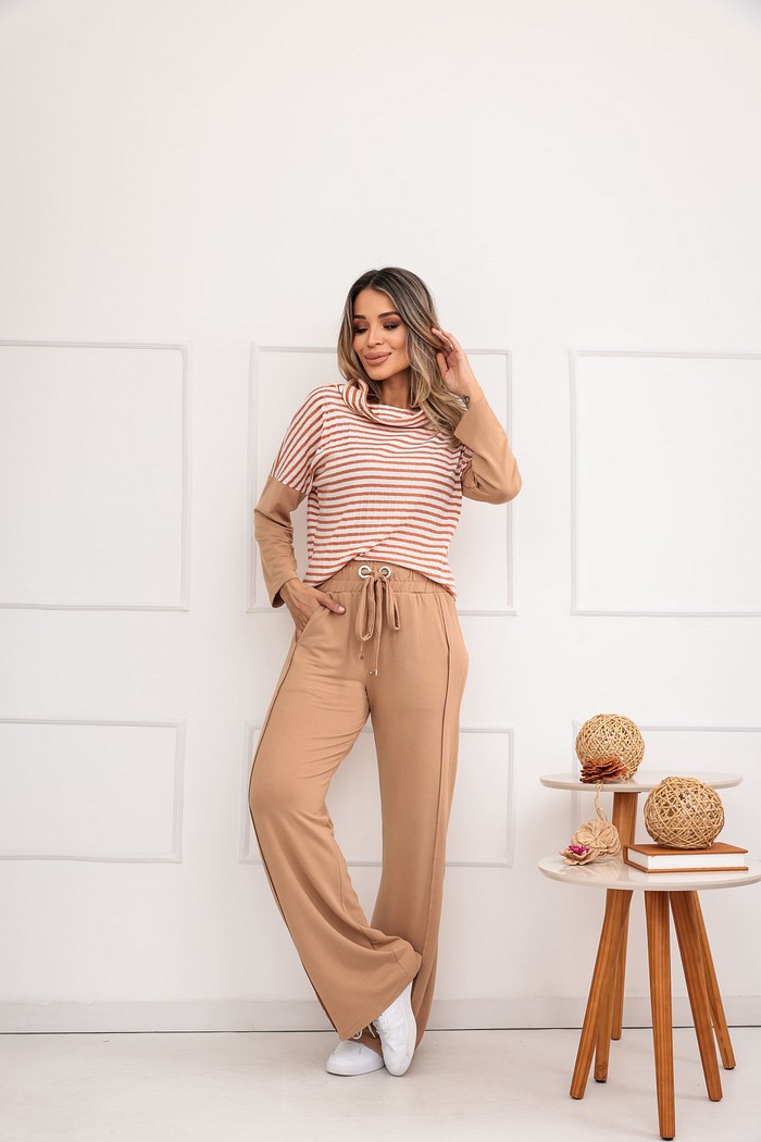 Conjunto com Blusa Listrada Ariel Edição Ltda Nude