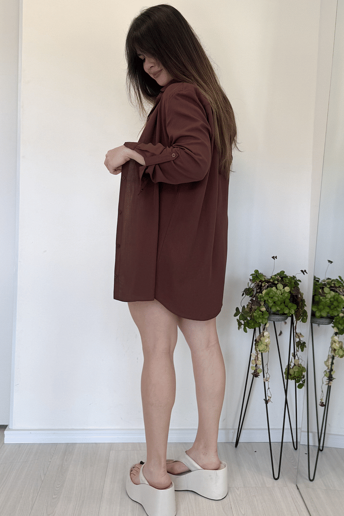 Camisa marrom alongada