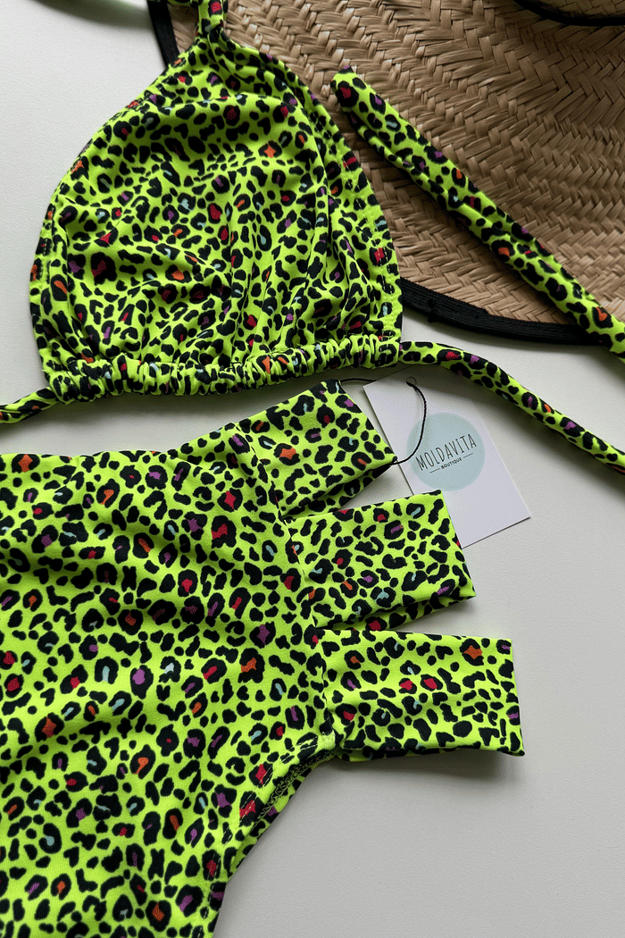 Biquíni Plus Size Recortes na Cintura Neon