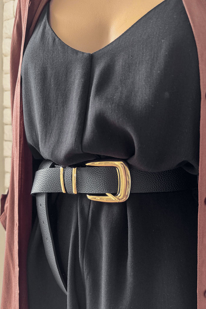 Cinto básico fivela dourada