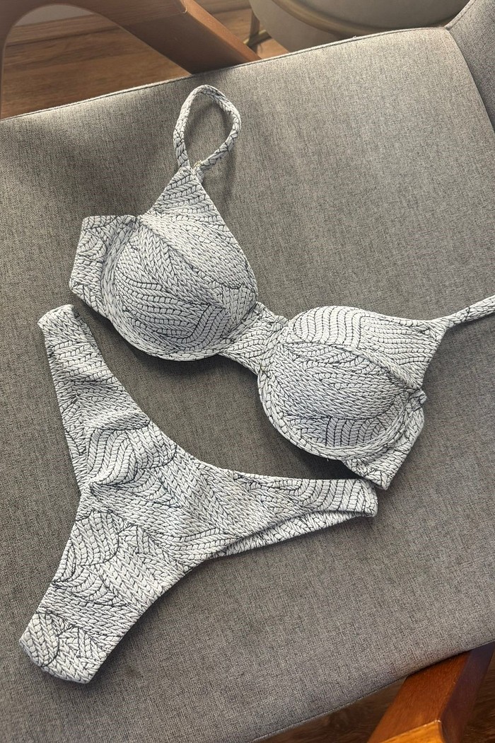 Biquíni Aro Estruturado com Calcinha Asa Delta Texturizado