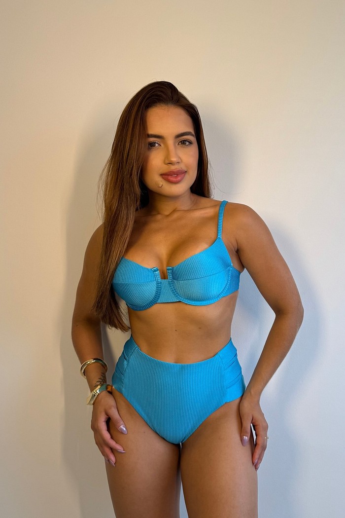 Aro Retrô com Hot Pants - Piscina