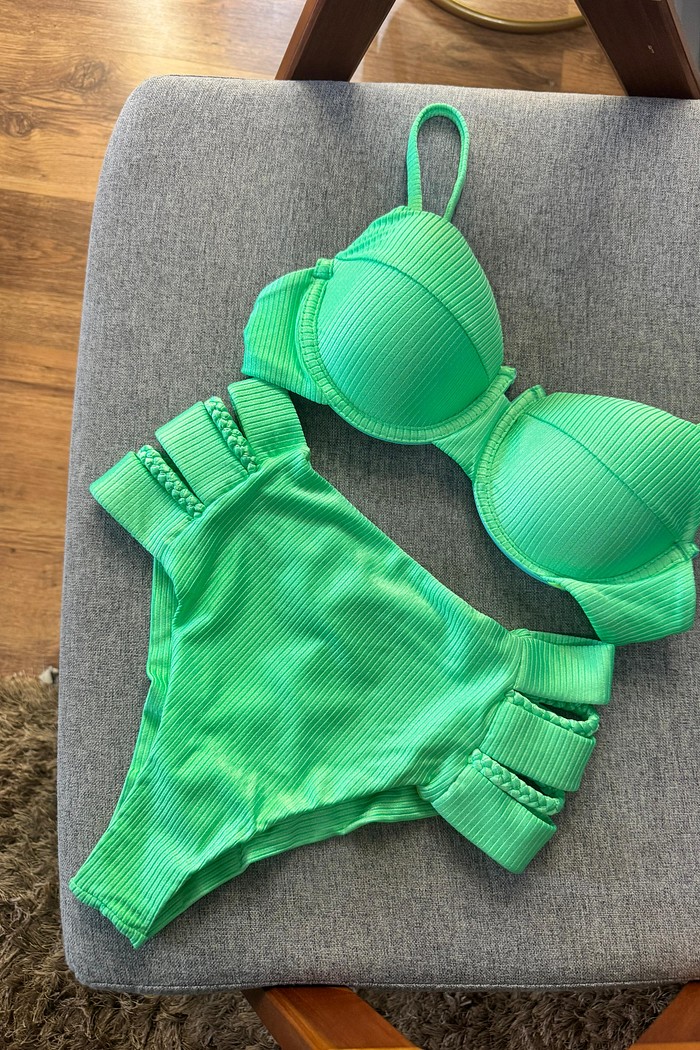 Aro retrô com hot Pants pala e trança (Drink)