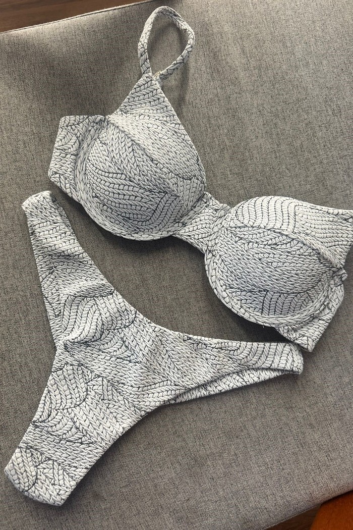 Biquíni Aro Estruturado com Calcinha Asa Delta Texturizado