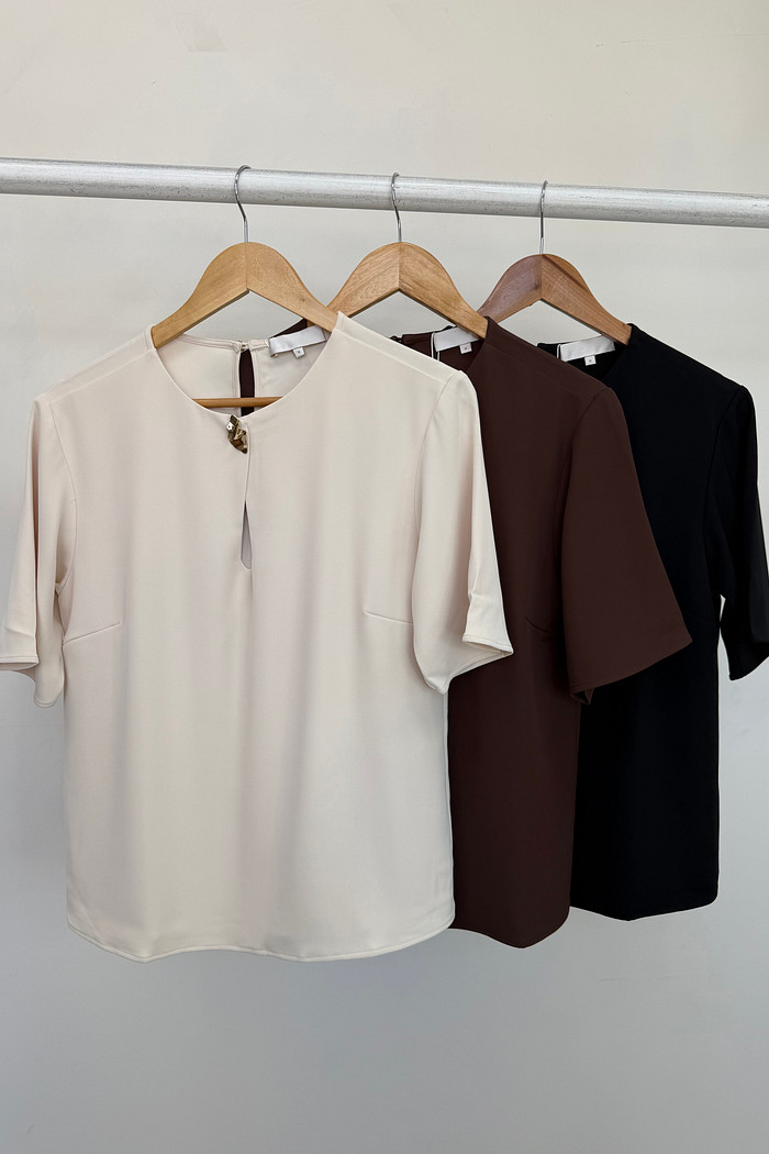 Blusa com Decote em Crepe Laura