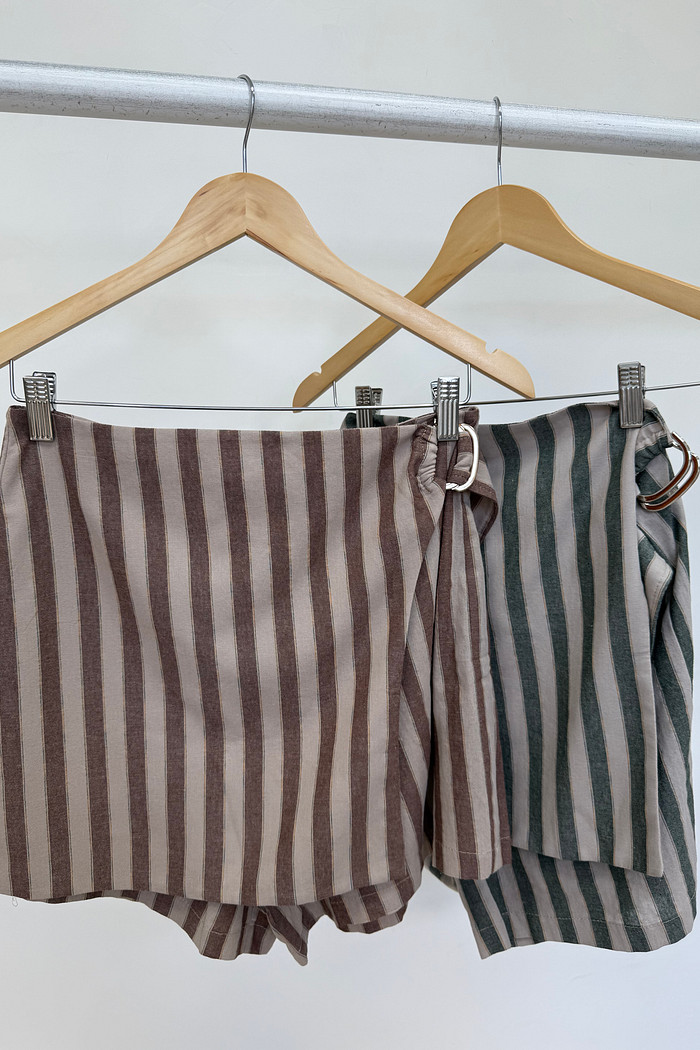 Shorts Saia Listrado Dalila