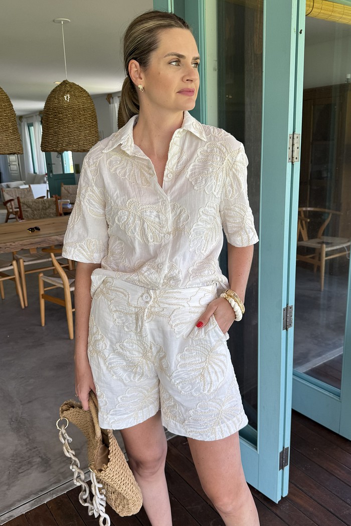 Camisa com Bordado Iris