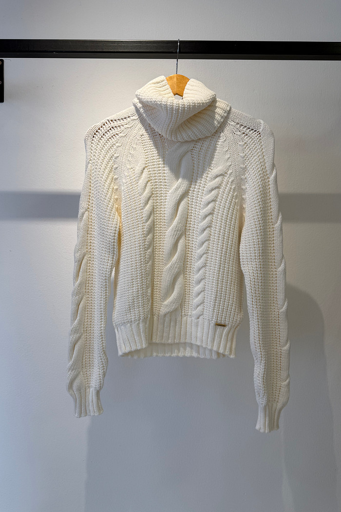 Blusa em tricot com gola removível Sabrina