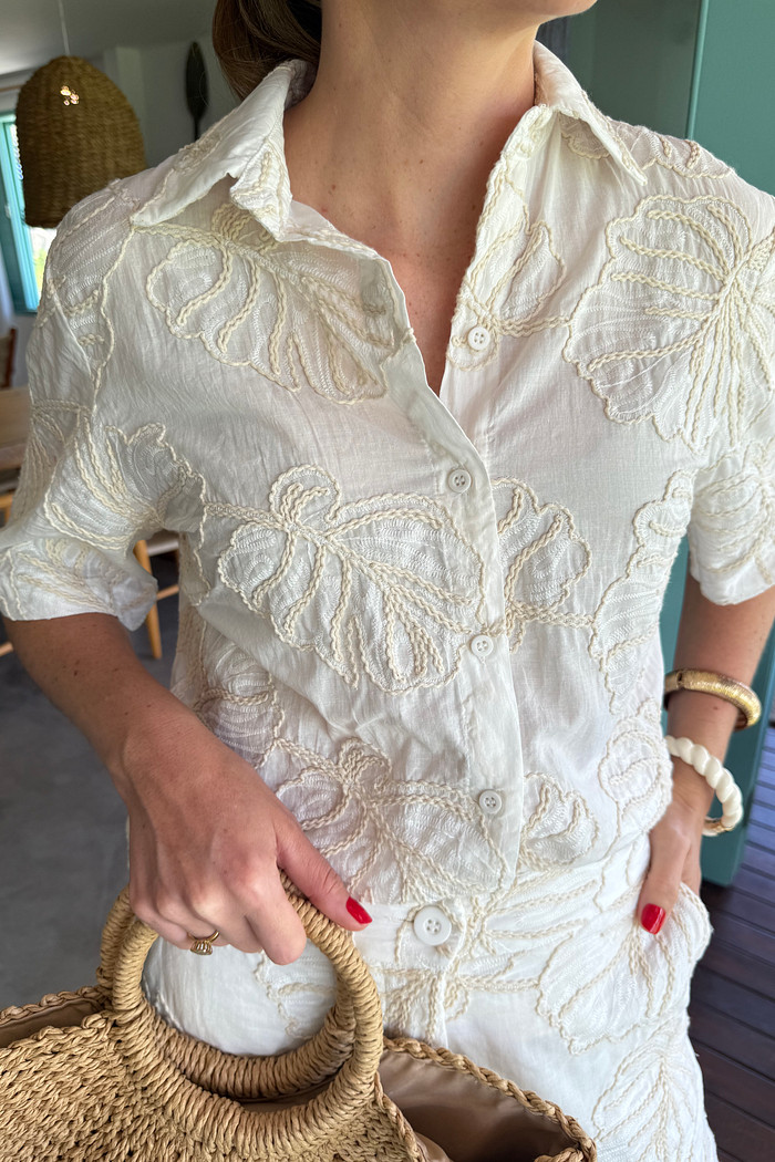 Camisa com Bordado Iris