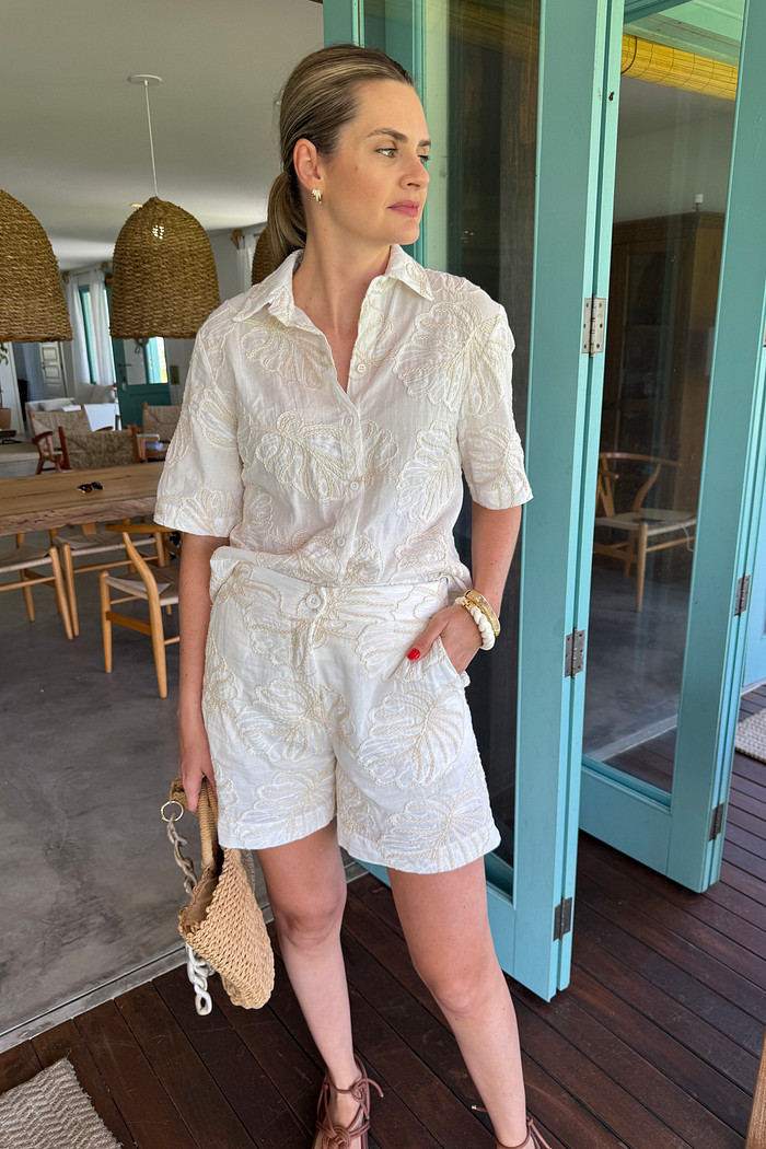 Shorts com Bordado Iris