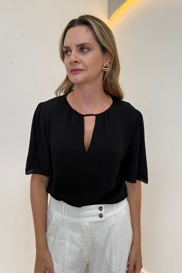 Blusa com Decote V em Crepe Diana