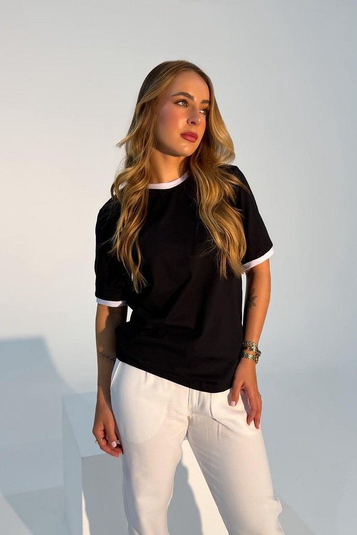 T-shirt Feminina Alice Cor Preta Com detalhe Bicolor