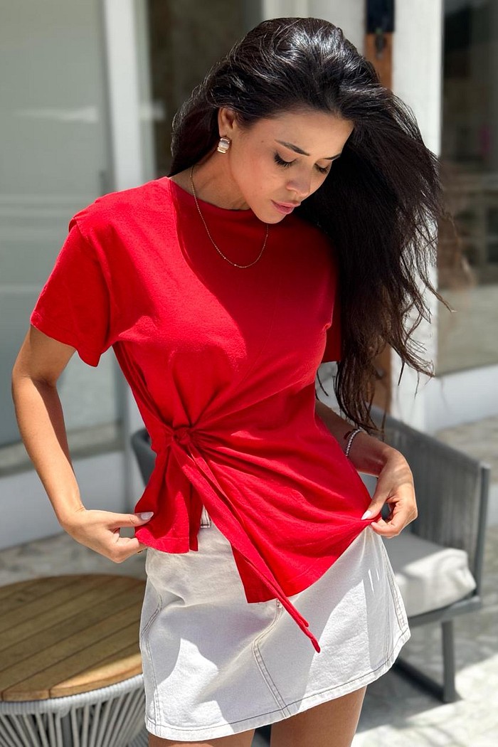 T-shirt Feminina Paloma Cor Vermelho Detalhe Transpassada (Especial de Natal)