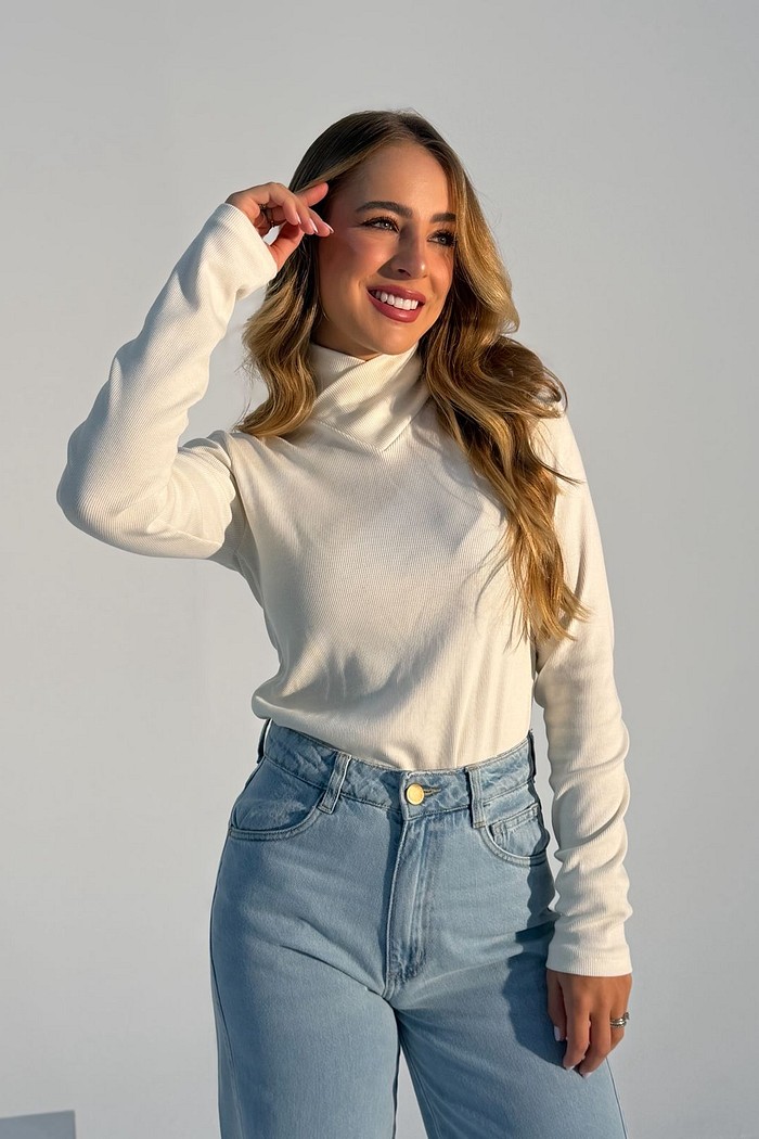 Blusa Feminina Lorena Gola Alta Off White