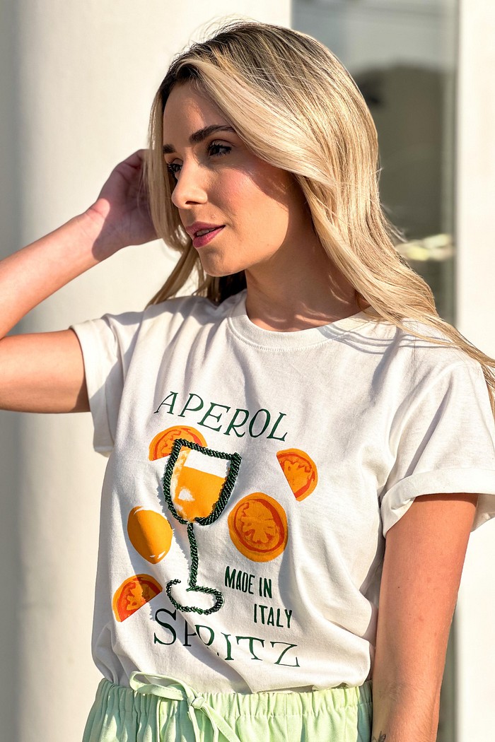 T-shirt Feminina Drink Aperol Cor Off White Bordada a Mão